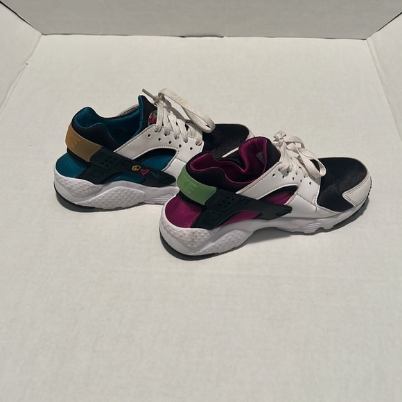 Nike Huaraches Nike youth 5 shoes. - Picture 5 of 7